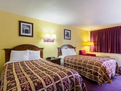 Hillview At Six Flags Fiesta Motel *
