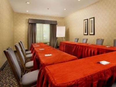 Express & West Sea World Area By Ihg Hotel 3*