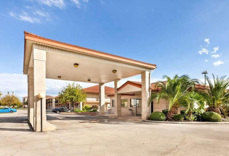 University & Motel