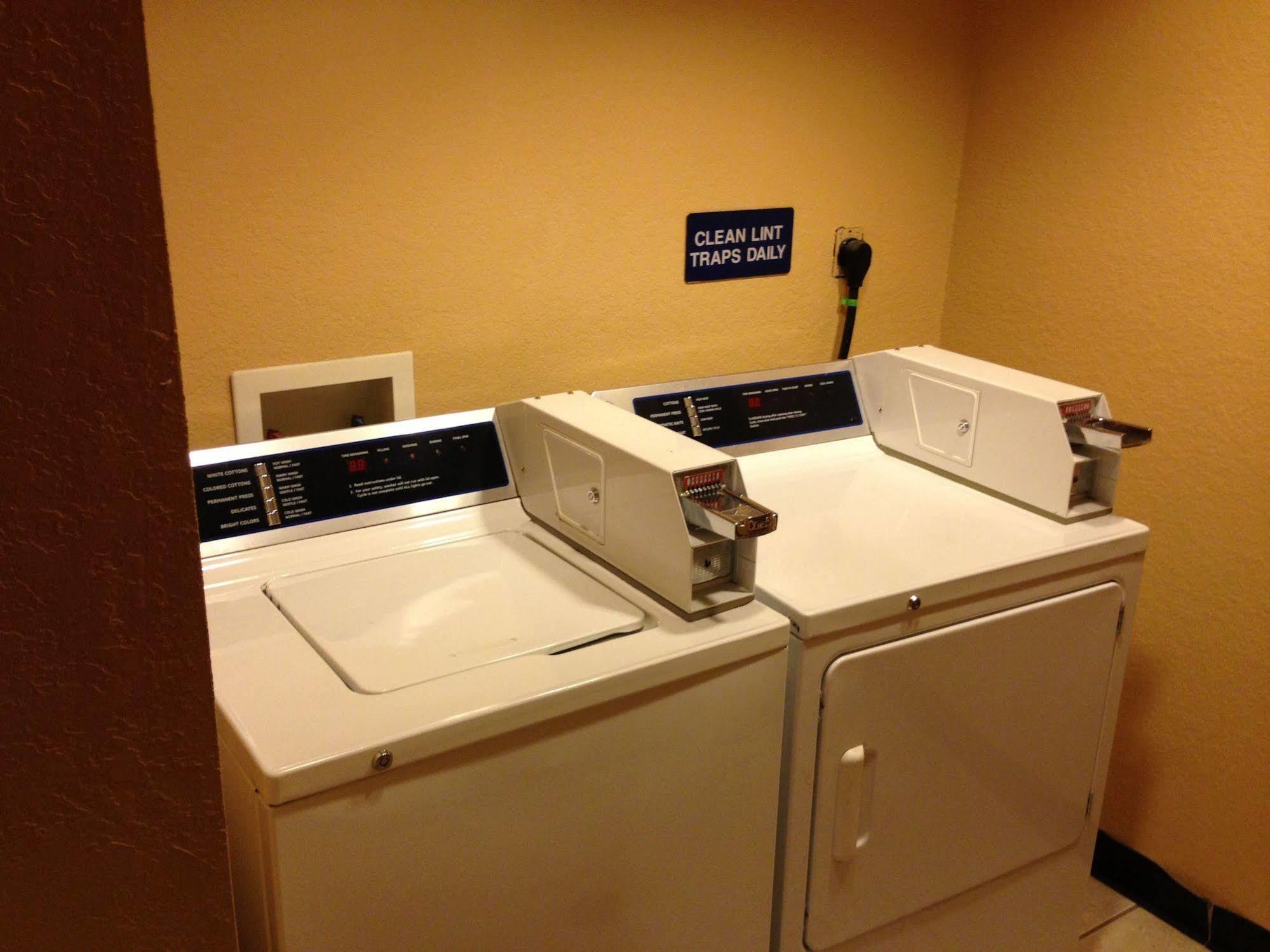 Super 8 By Wyndham Downtown Ne 2*