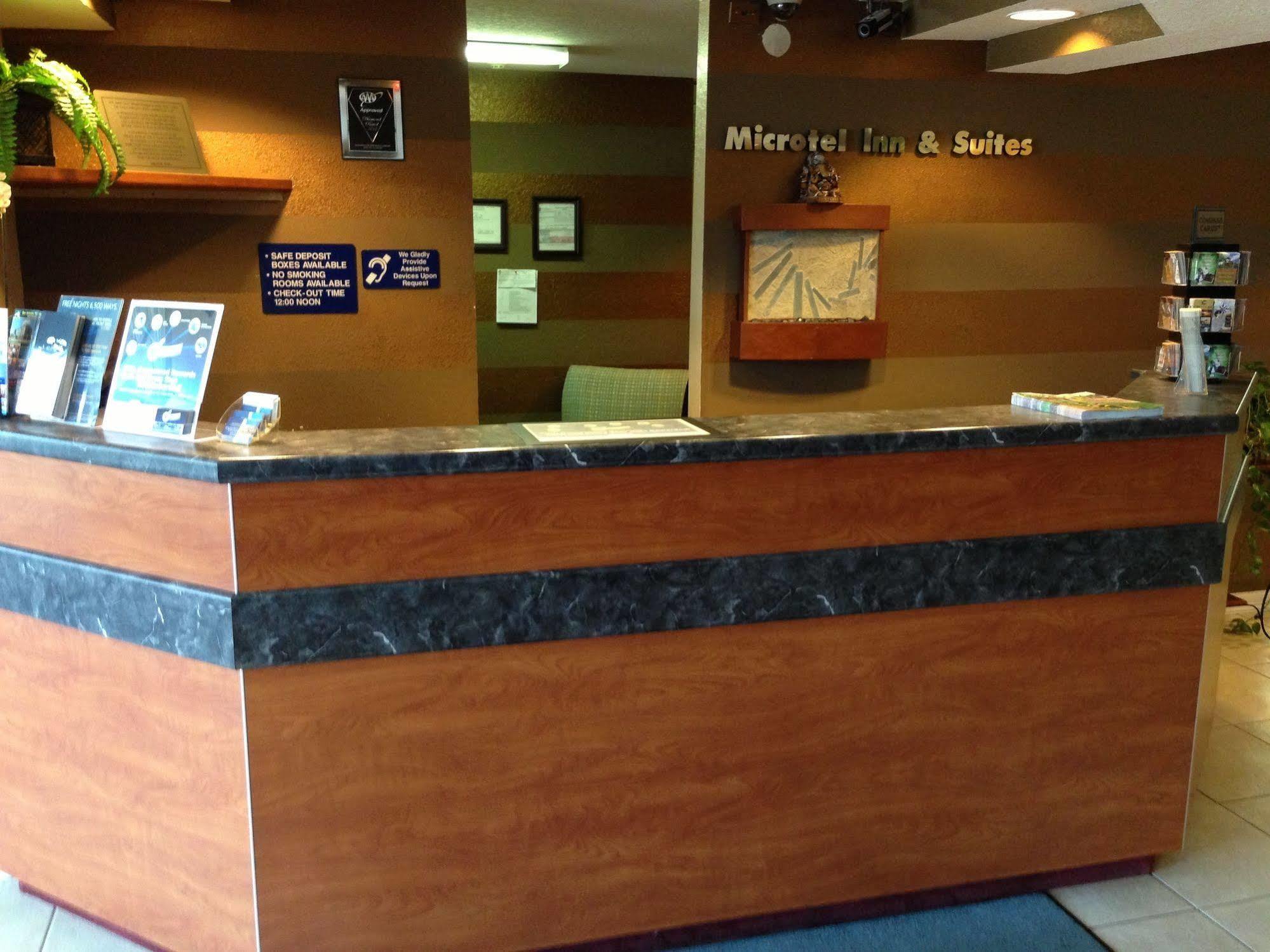 Super 8 By Wyndham Downtown Ne Hotel
