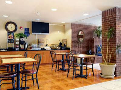Hotel Super 8 By Wyndham Downtown Ne 2*