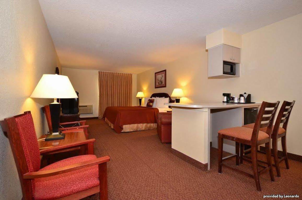 Surestay Plus By Best Western Fiesta Hotel 3*