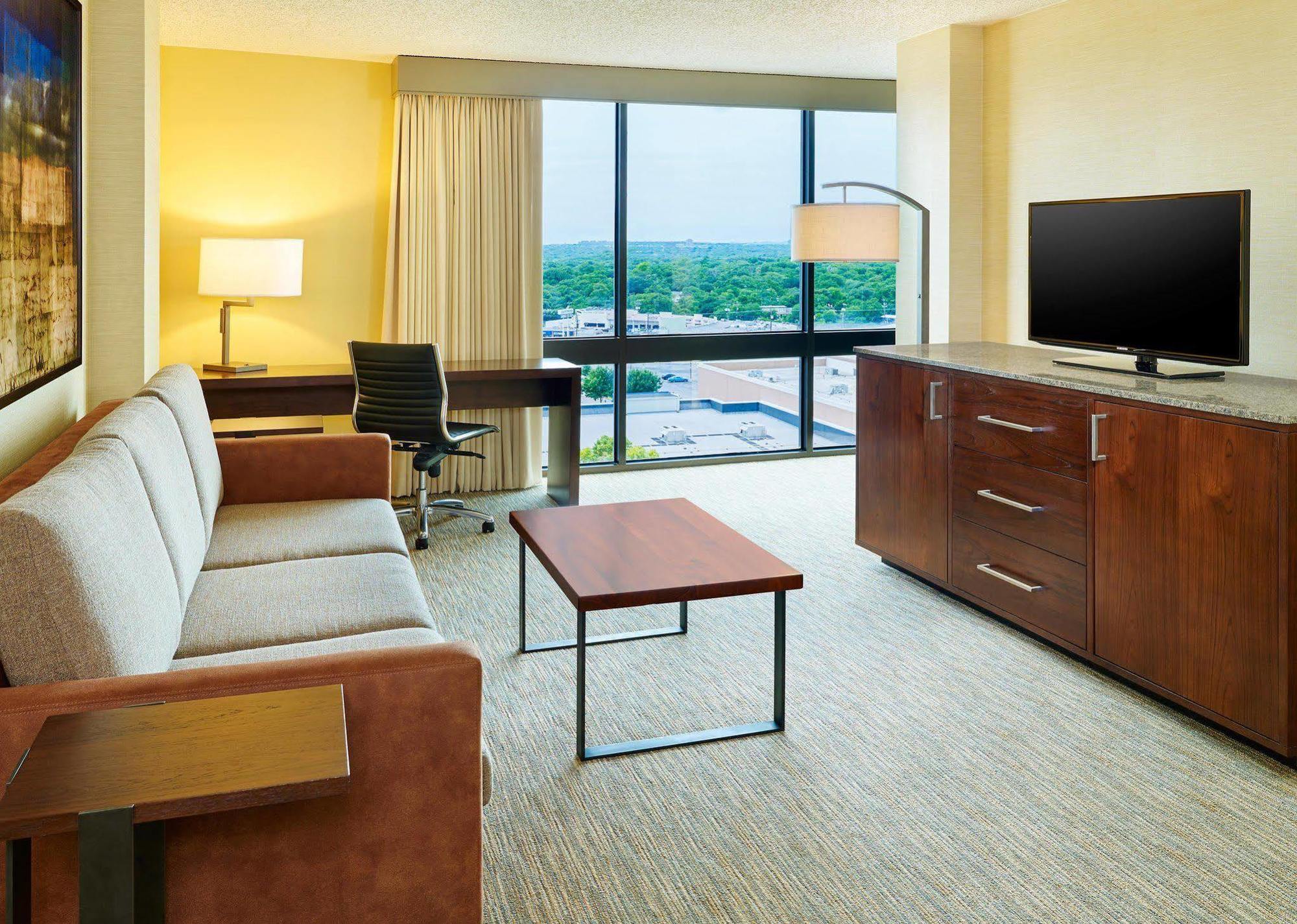 By Marriott Airport/alamo Heights Hotel 3*