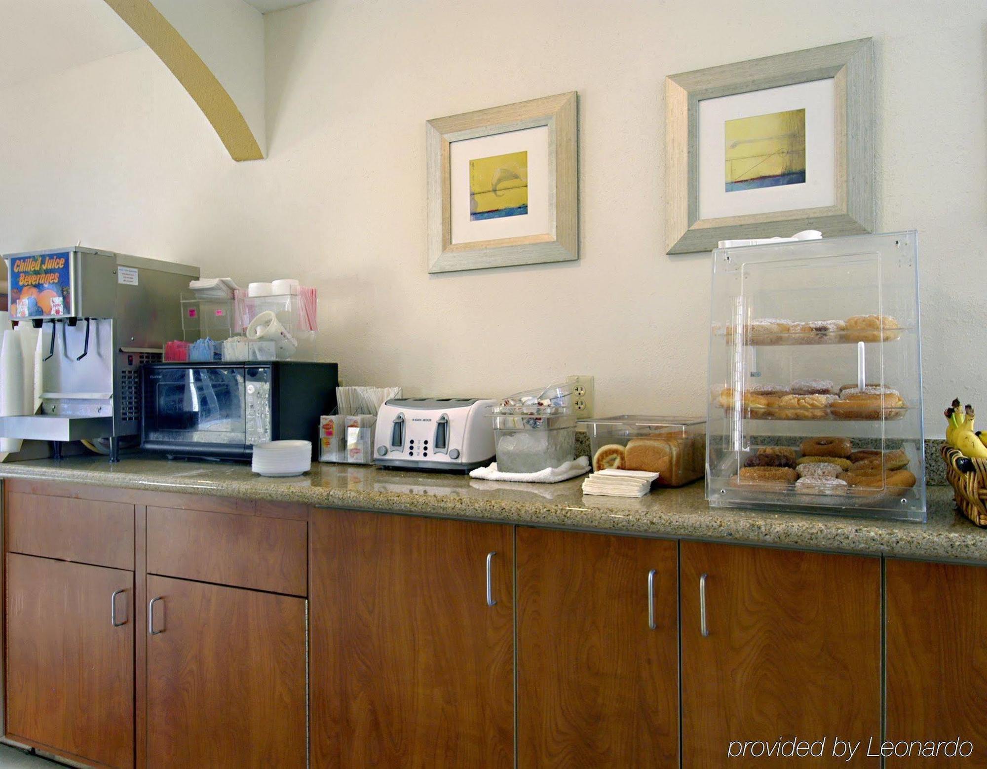 Travelodge By Wyndham Lackland Afb North 3*