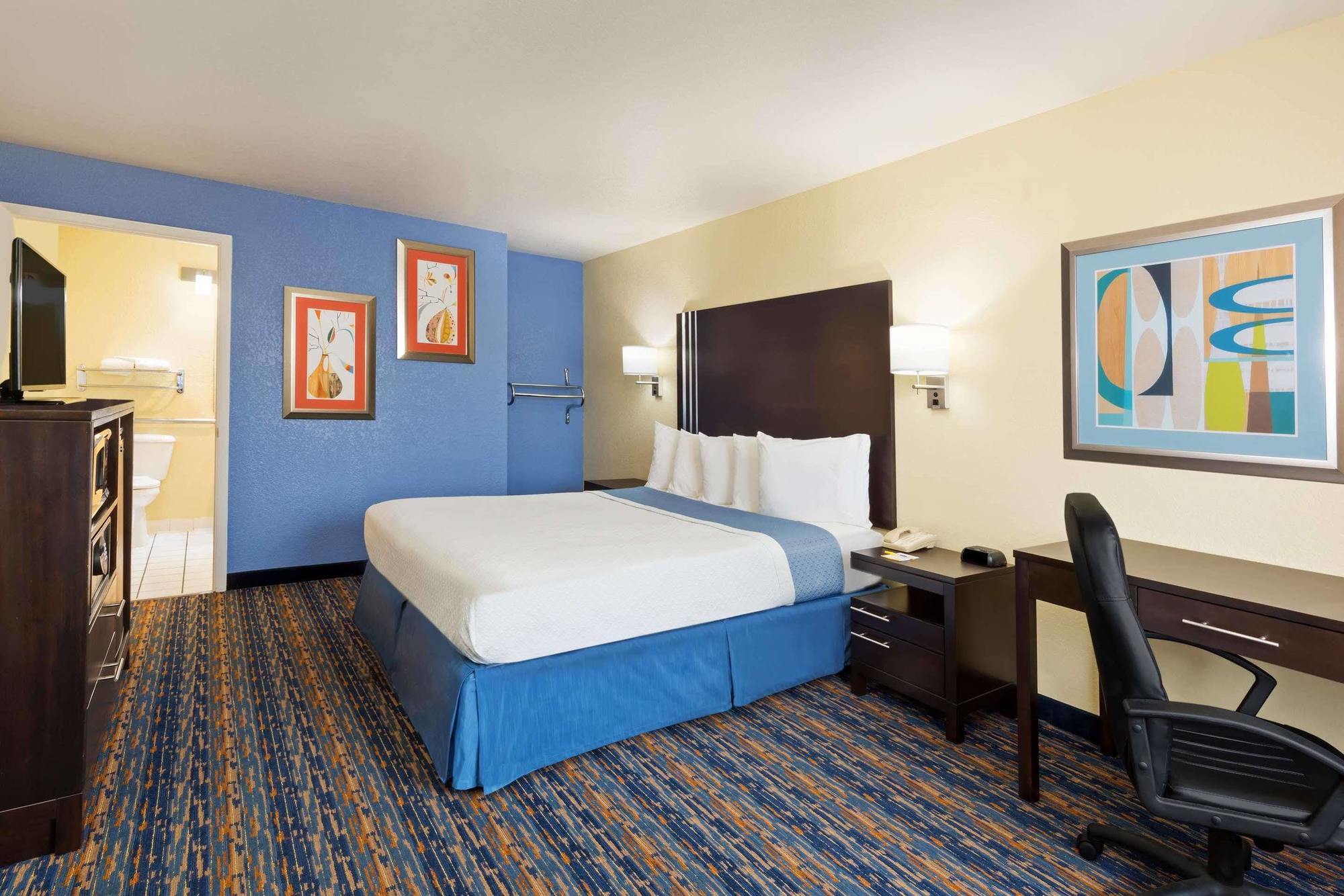 Days Inn by Wyndham San Antonio Northwest/Seaworld Hotel
