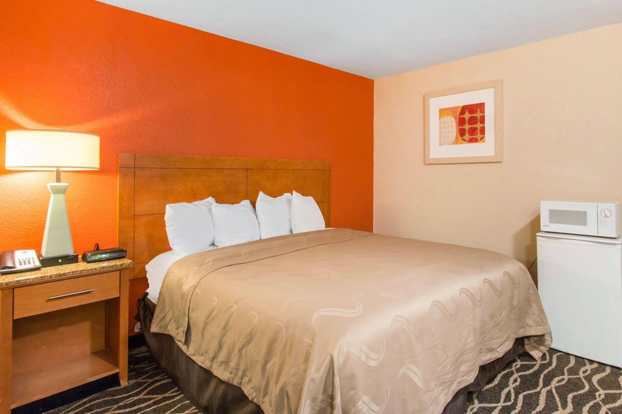 Quality & I-35 Near Frost Bank Center Hotel San Antonio