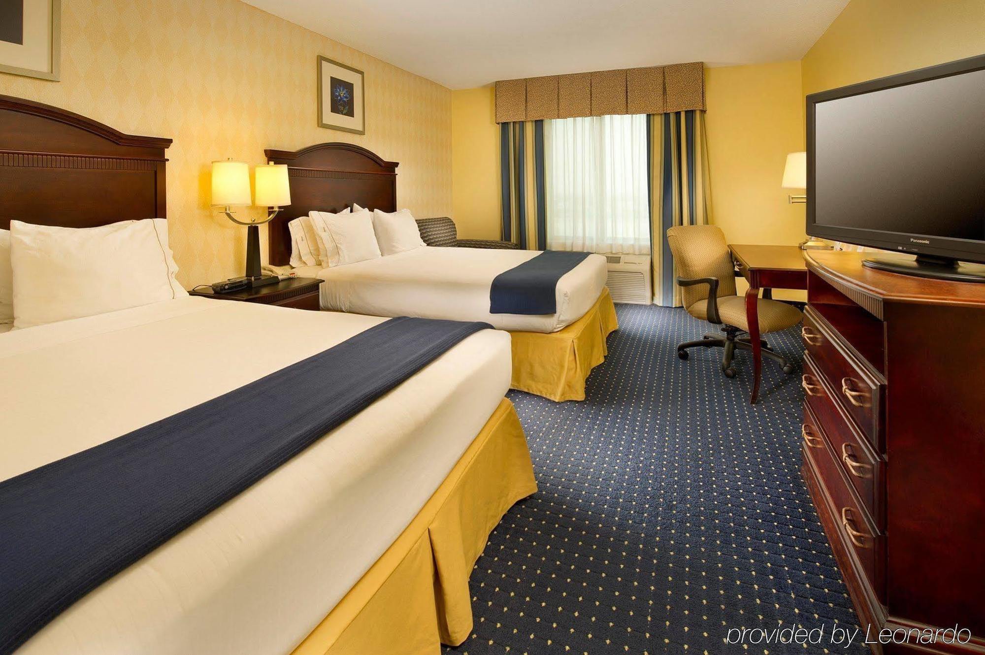 Express & West Sea World Area By Ihg 3*