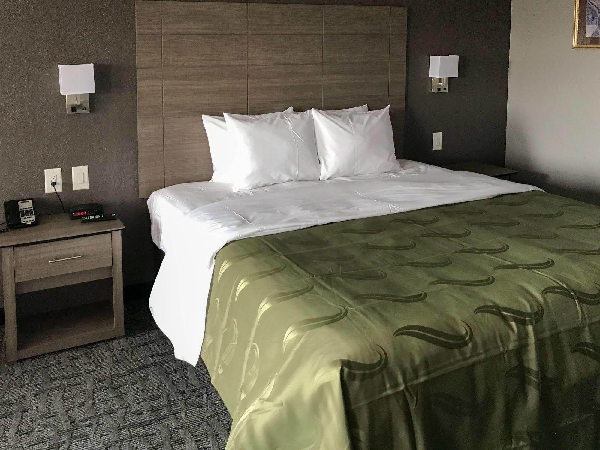 Inn Quality I-10 East Near Frost Bank Center San Antonio