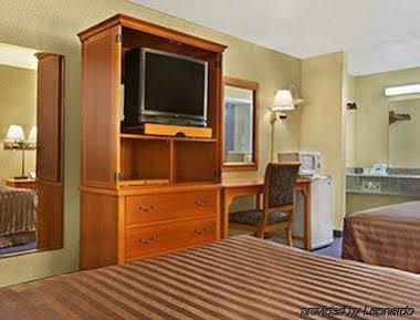 Inn Quality I-10 East Near Frost Bank Center San Antonio