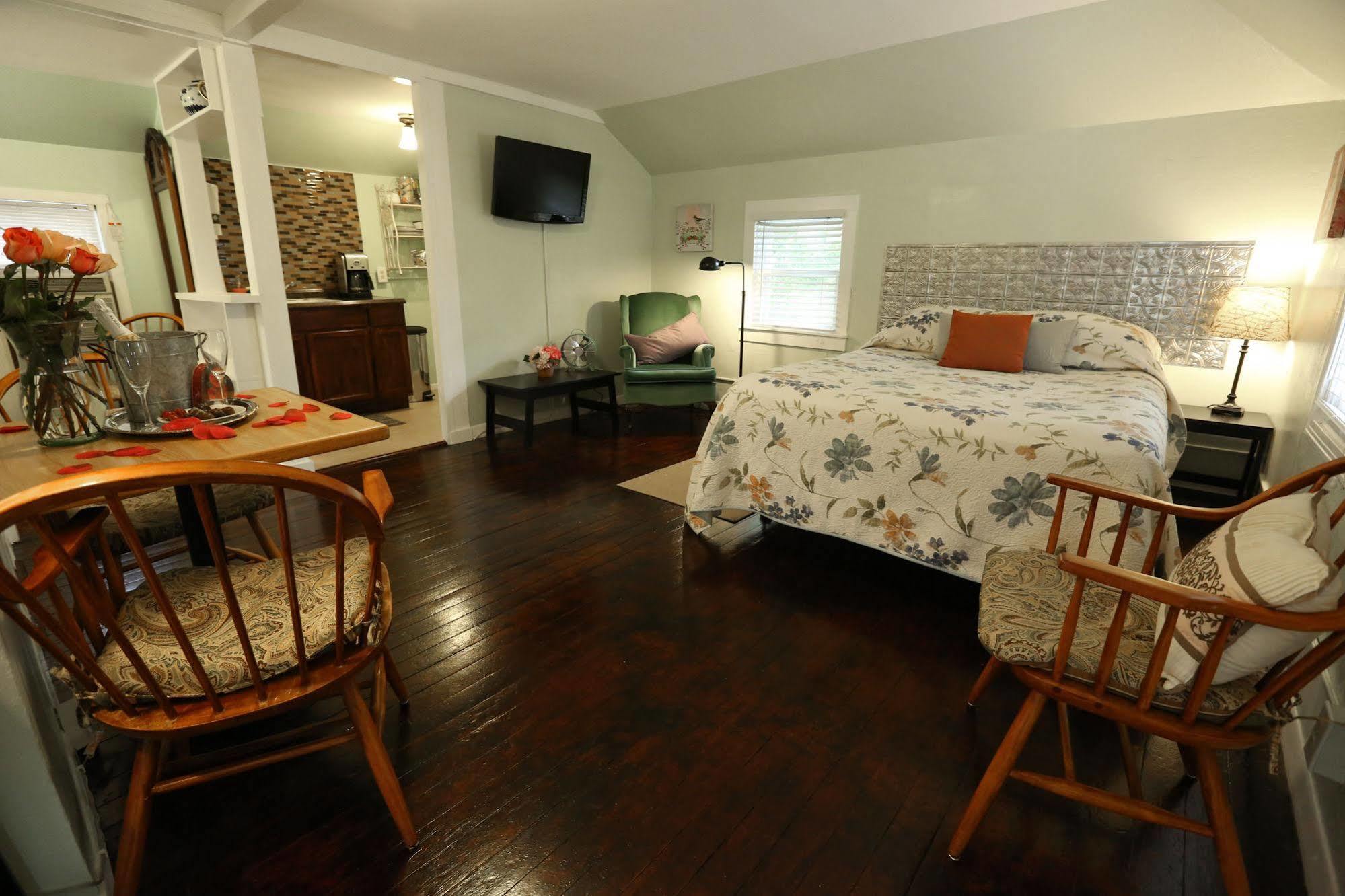 O'casey's Hotel 3*