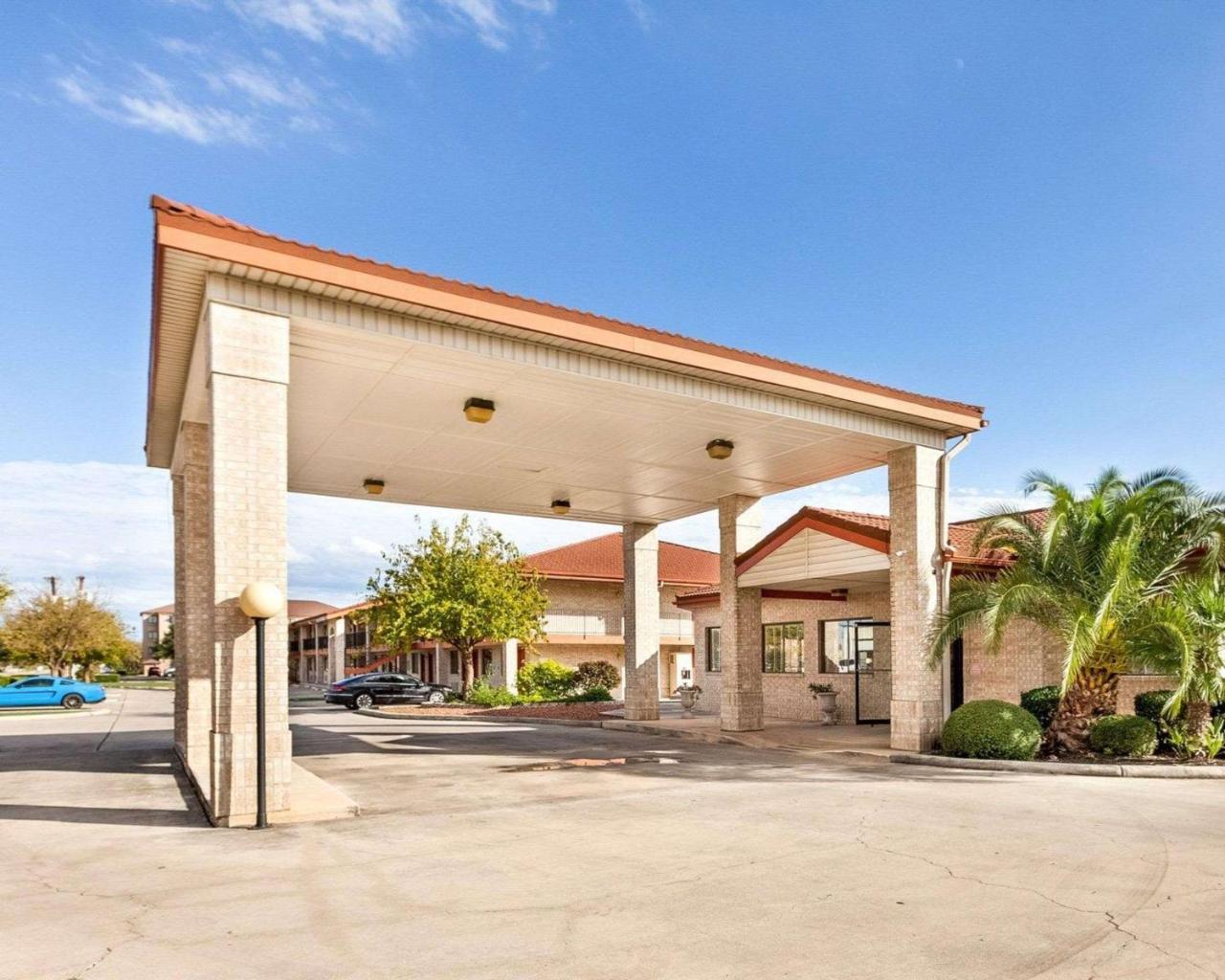 Motel University & 2*