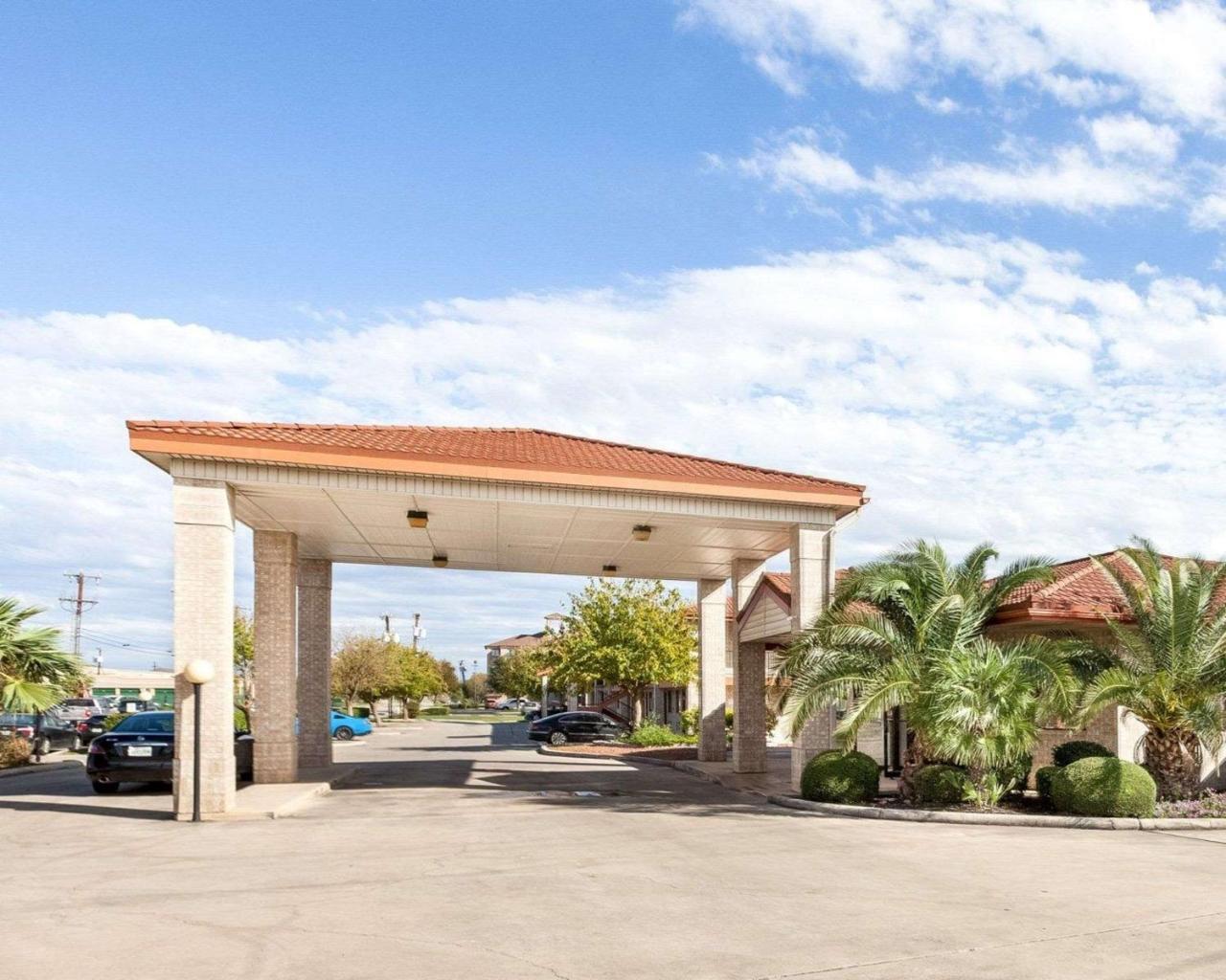 Motel University & 2*