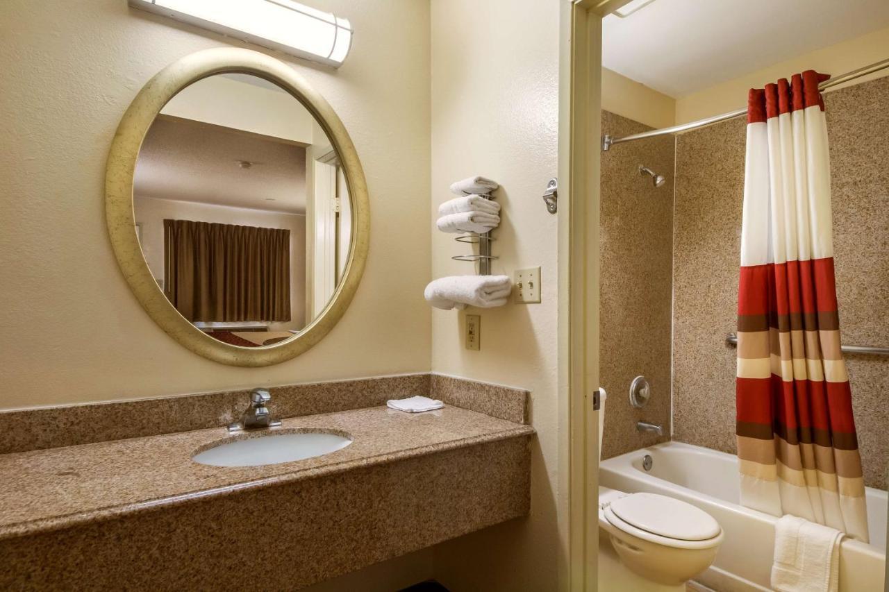 Hotel Travelodge By Wyndham Lackland Afb North 3*