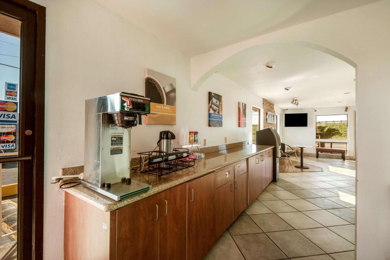 Travelodge By Wyndham Lackland Afb North 3* San Antonio