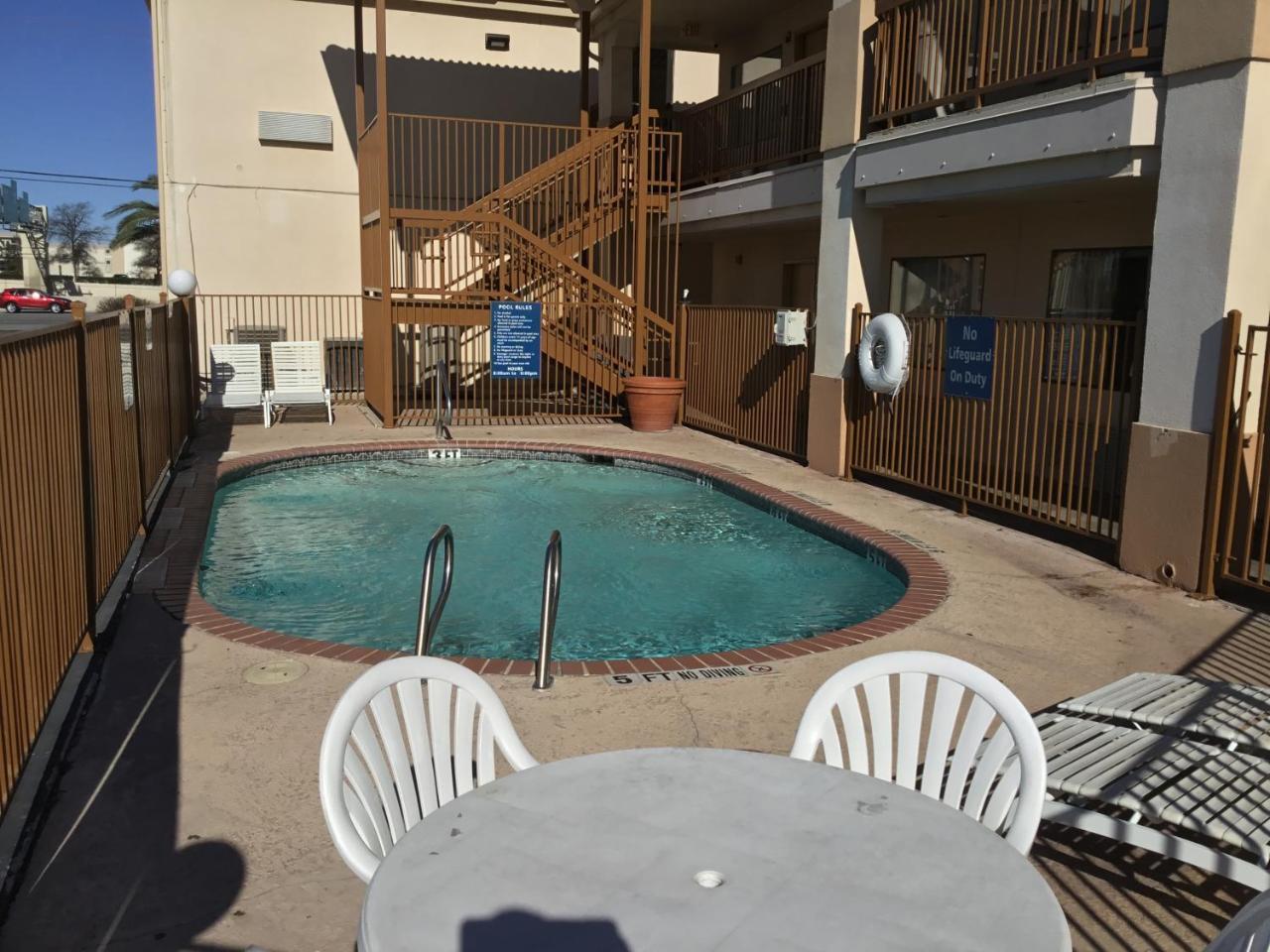 Days Inn by Wyndham San Antonio Northwest/Seaworld Hotel San Antonio