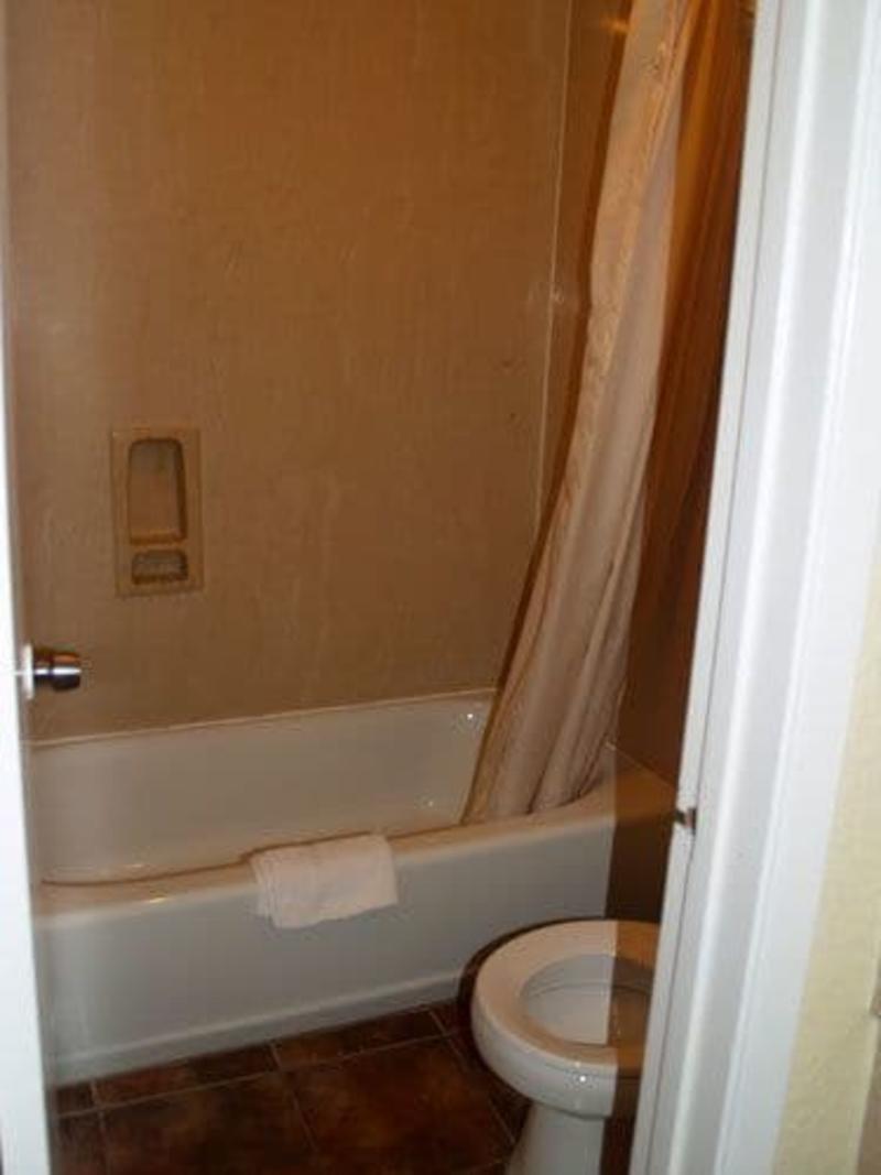 River Hotel 2*