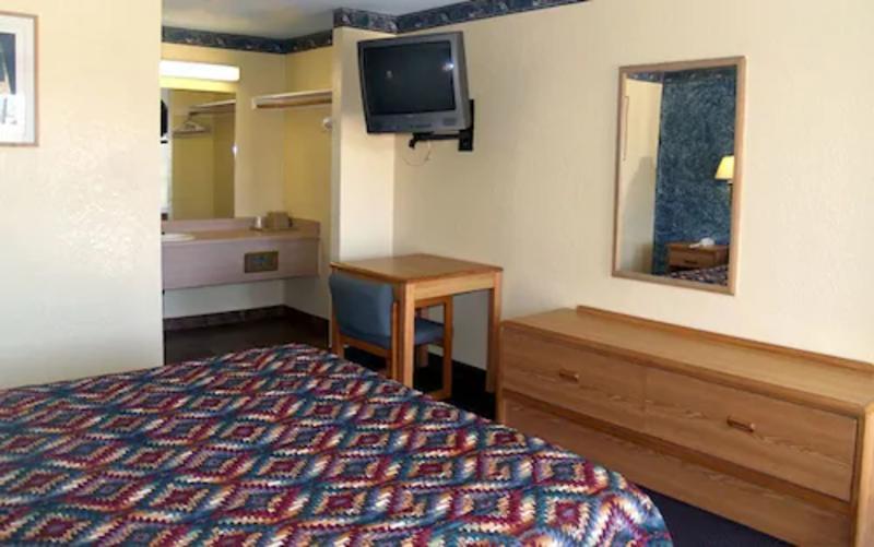 River Hotel 2*