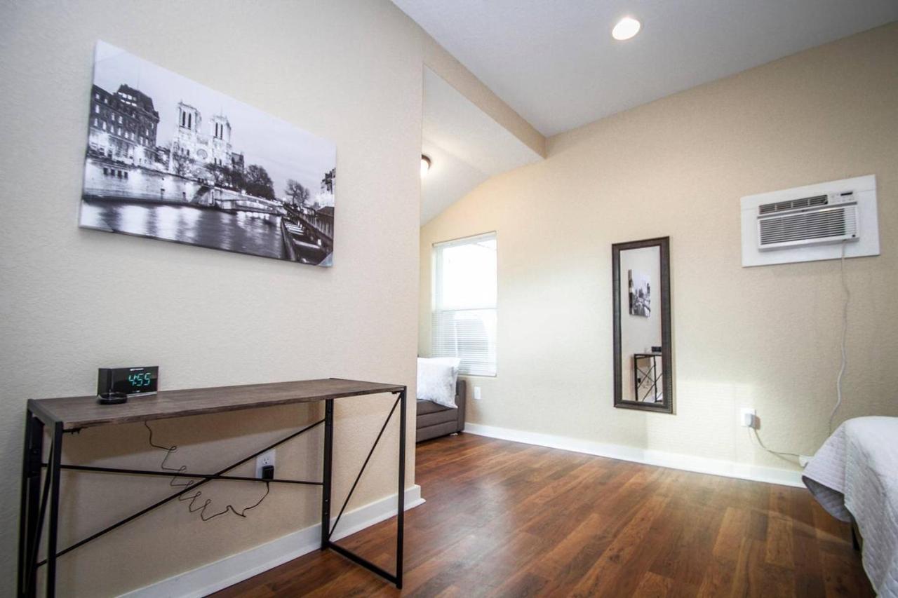 Douglas Way Remodeled House Near Downtown 1ba/1ba * San Antonio