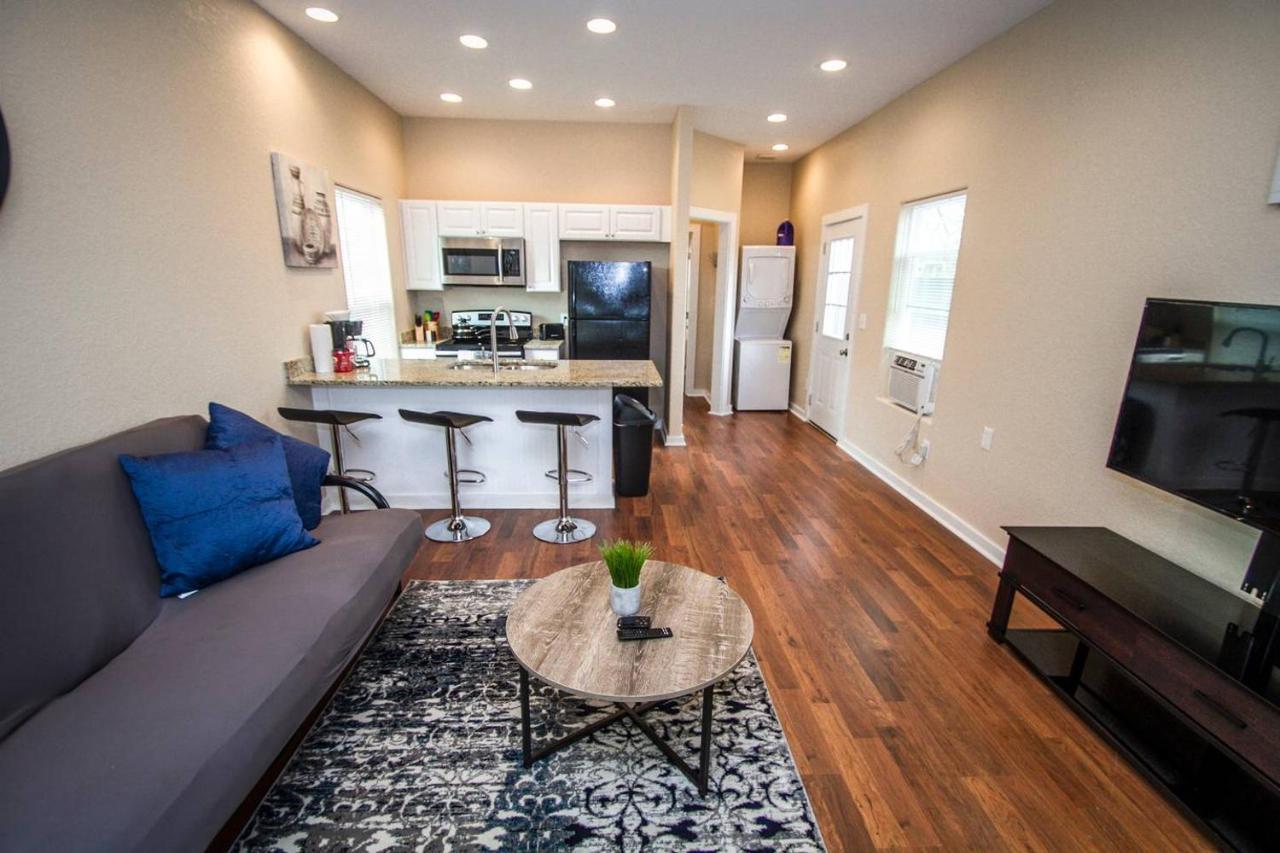 Douglas Way Remodeled House Near Downtown 1ba/1ba Holiday home
