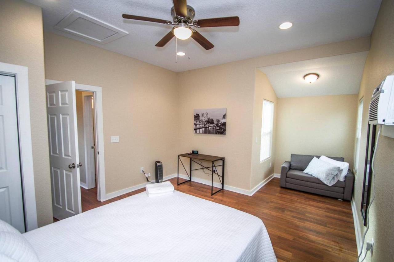 Holiday home Douglas Way Remodeled House Near Downtown 1ba/1ba