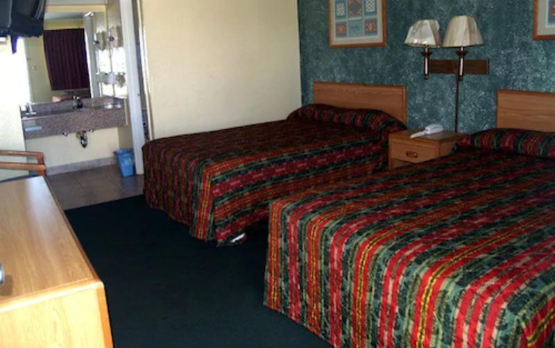 River Hotel 2*