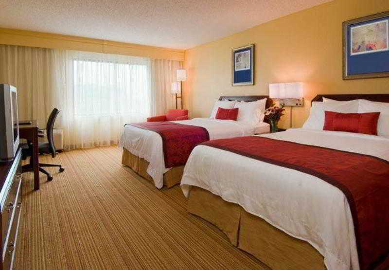 Hotel Courtyard By Marriott Airport/north Star Mall
