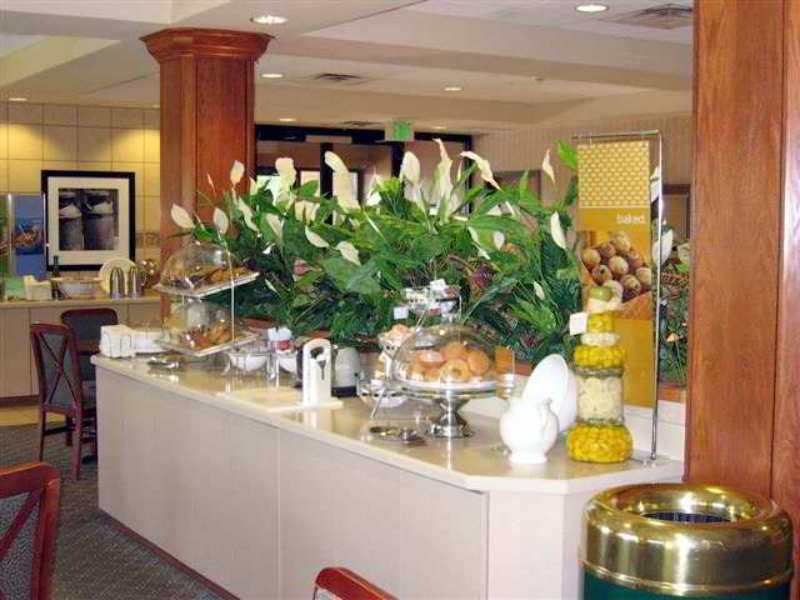 Hampton Stone Oak Hotel