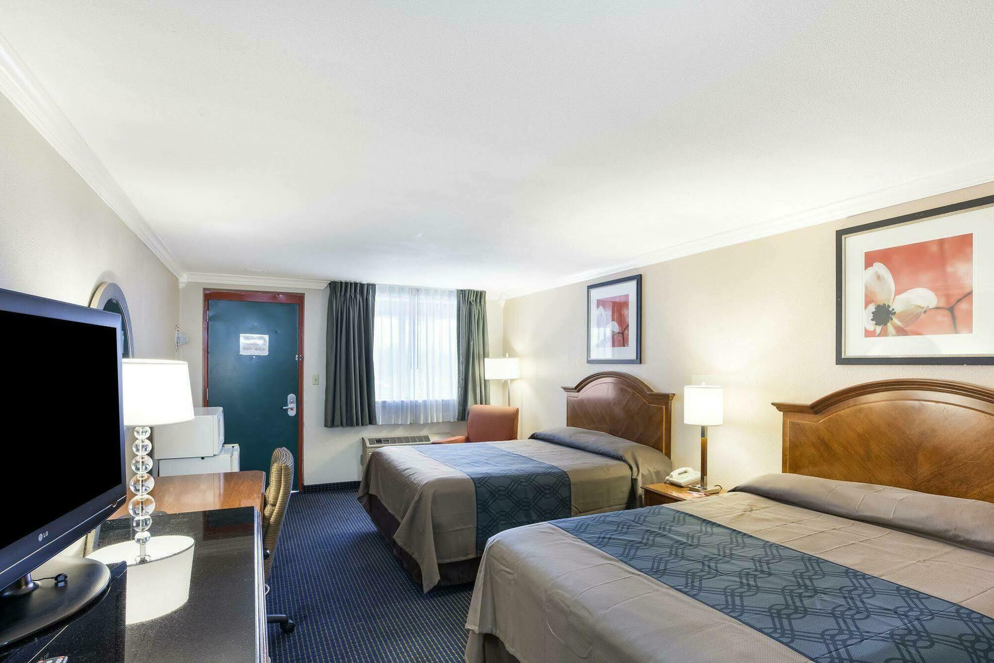 University & Motel