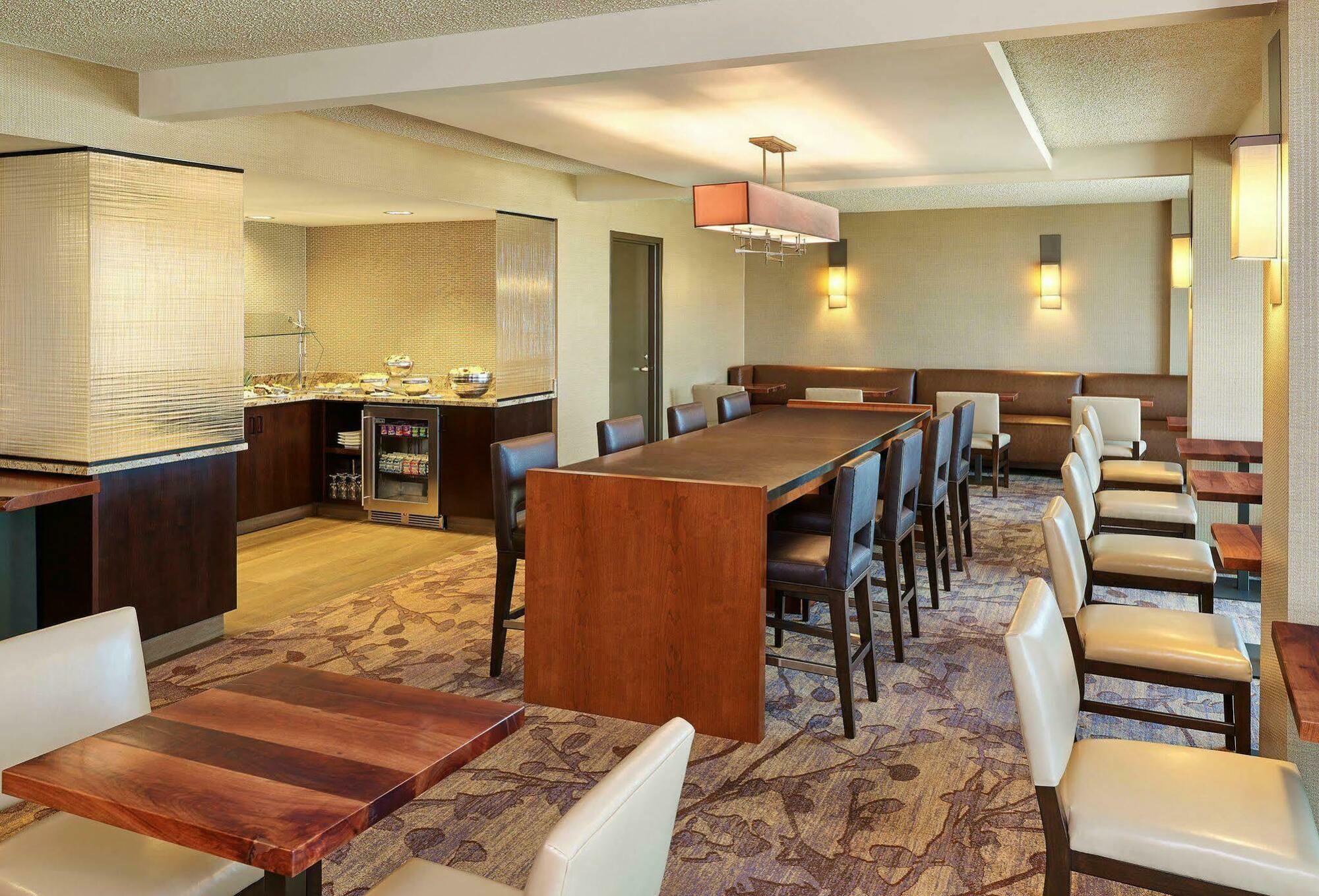 By Marriott Airport/alamo Heights Hotel