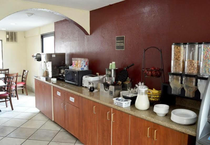 Travelodge By Wyndham Lackland Afb North Hotel