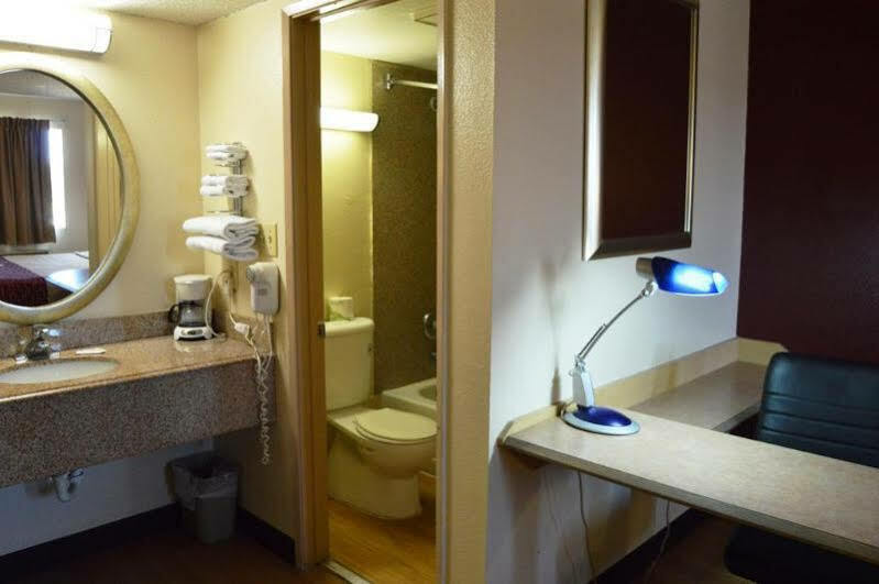 Travelodge By Wyndham Lackland Afb North 3* San Antonio