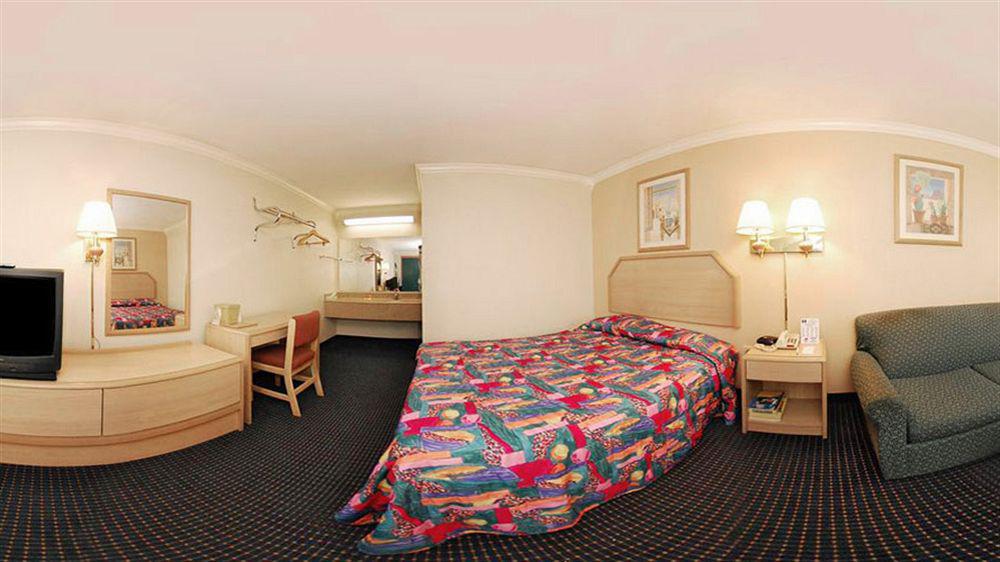 Motel University &