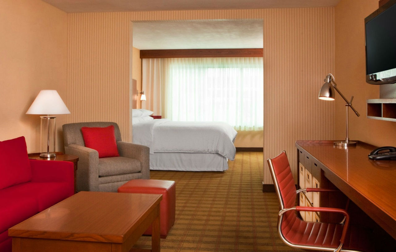 Hotel Drury & Airport