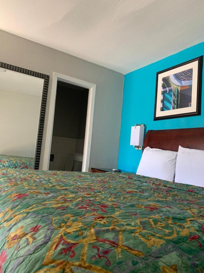 El Tejas Hotel 2*