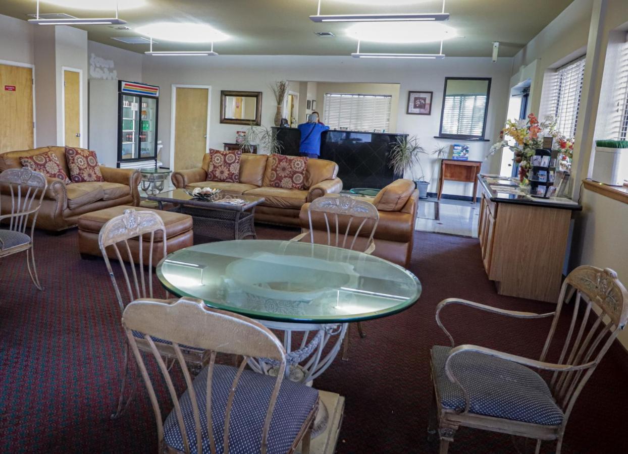 Motel University &