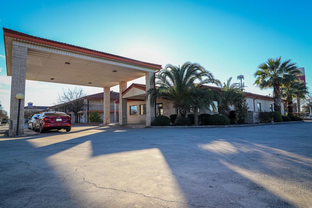 Motel University &