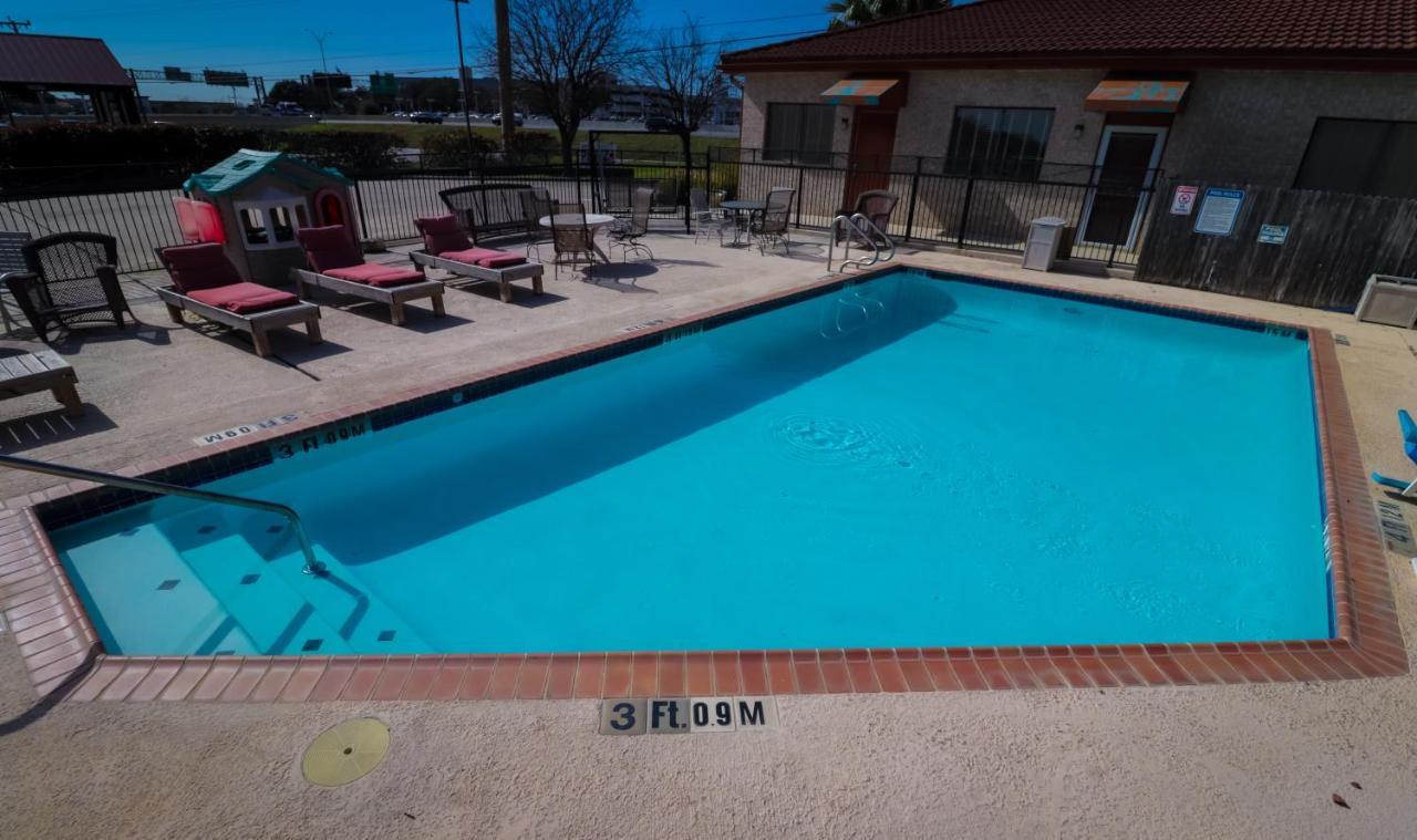 Motel University & 2*