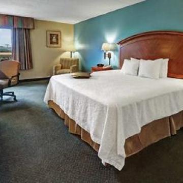 Hampton Stone Oak Hotel 3*