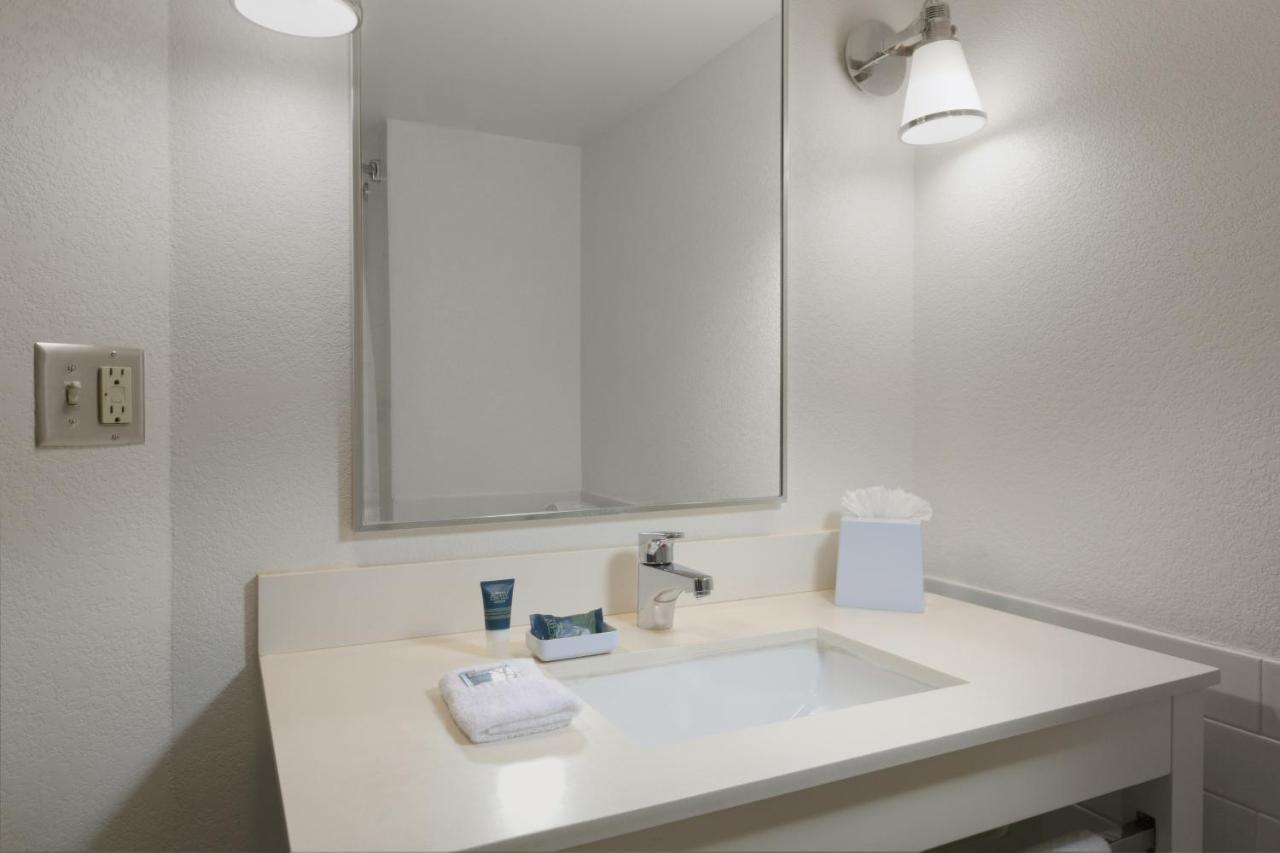 Drury & Airport Hotel 3*