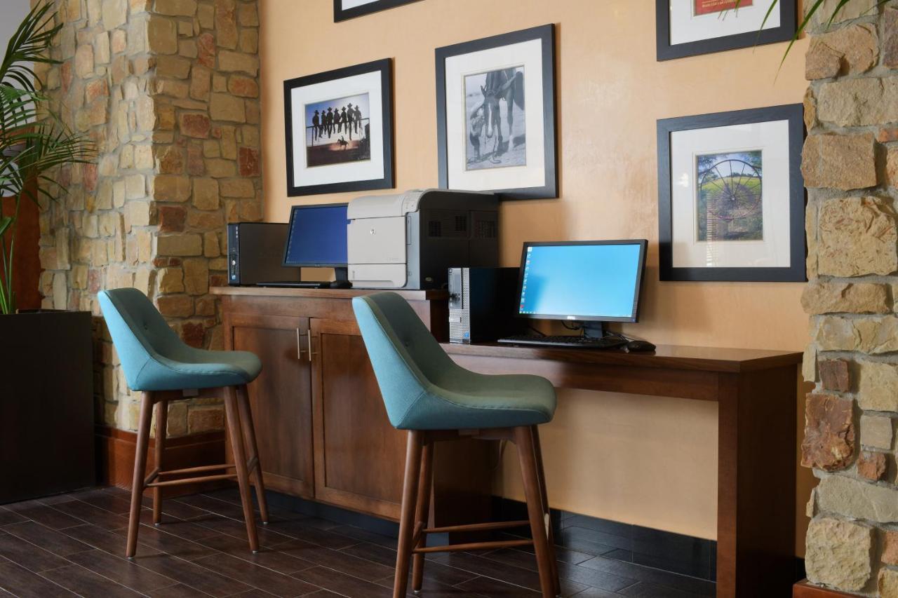 Drury & Airport Hotel 3*