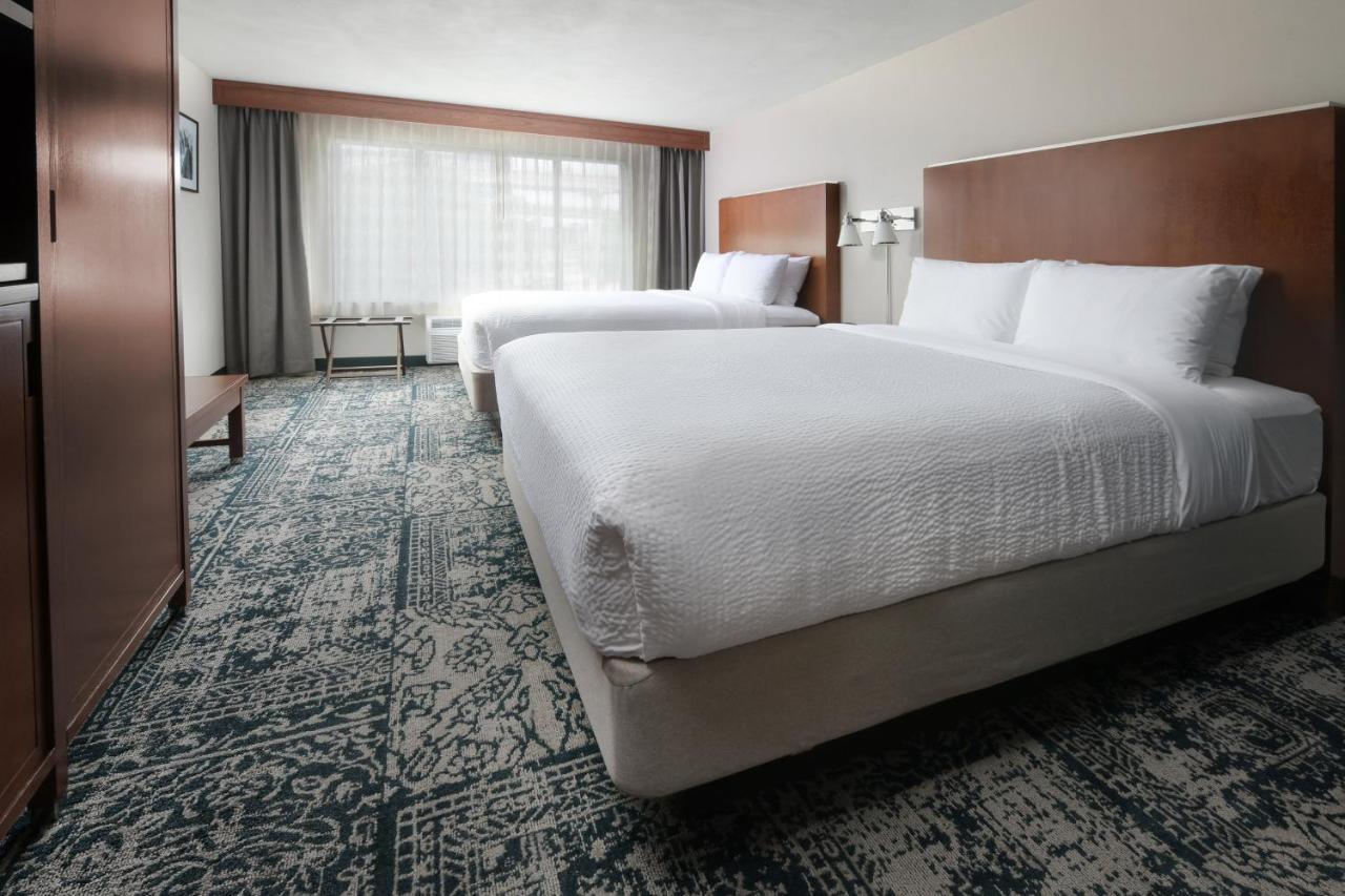 Drury & Airport Hotel 3*