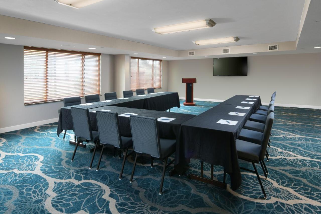 Drury & Airport Hotel